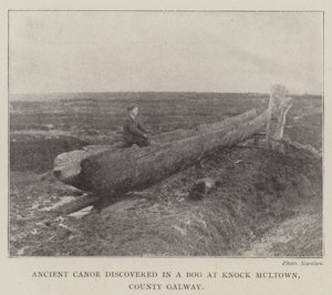 Gammel kano opdaget i en mose ved Knock Multown, County Galway af English Photographer