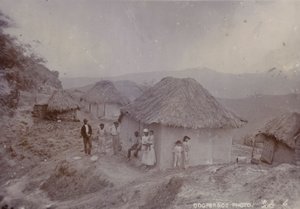 Barbadisk landsby på en bakkeside, 1880 af English Photographer