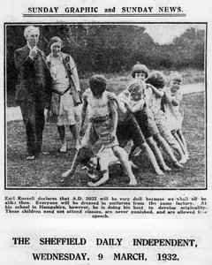 Bertrand Russell og hans kone Dora Black med elever fra deres Beacon Hill School, 1932 af English Photographer