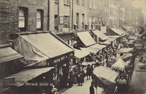 Berwick Street, W af English Photographer