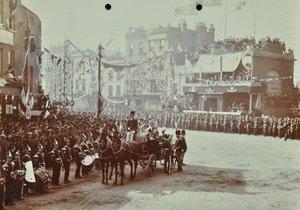 Blackwall Tunnel: slægtskab som prinsen af Wales, senere kong Edward VII, og prinsesse Alexandria overværer den ceremonielle åbning af tunnelen, 1897 af English Photographer