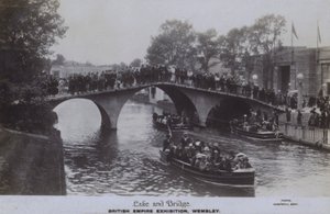 British Empire Exhibition, Wembley: Lake and Bridge (s/h foto) af English Photographer
