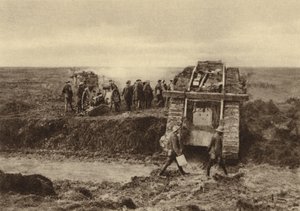Britisk kampvognseskadron passerer artilleripositioner ved Graincourt på vej til at angribe Bourlon Wood, Slaget ved Cambrai, Frankrig, Første Verdenskrig, november 1917 (s/h foto) af English Photographer