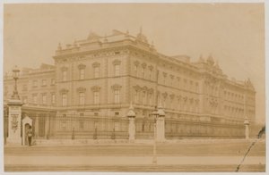 Buckingham Palace, 1876 af English Photographer