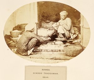 Bunnea, Hindu Tradesman, Delhi, fra The People of India, af J. Forbes Watson, udgivet 1868 (albumstryk) af English Photographer