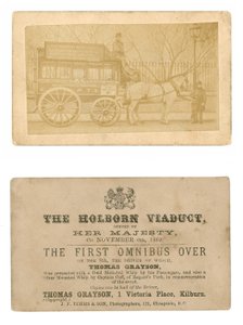 Kort (for- og bagside) til minde om den første omnibus kørt over Holborn Viaduct, 6. november 1869 af English Photographer