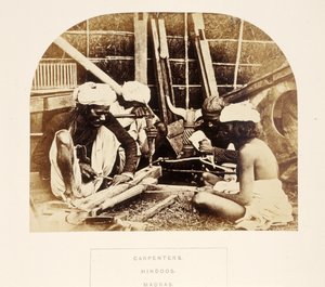 Carpenters, Hindoos, Madras, fra The People of India, af J. Forbes Watson, udgivet 1868 (albummet tryk) af English Photographer