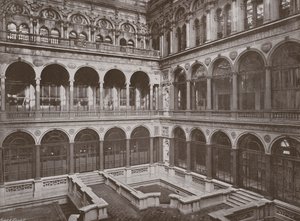 Central Court of the India Office af English Photographer