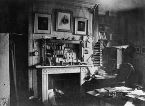 Charles Darwins studerer på Down House af English Photographer