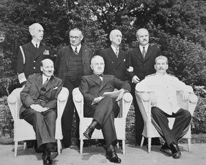 Clement Attlee (1883-1967) præsident Harry S. Truman (1884-1972) og Joseph Stalin (1879-1953) ved Potsdam-konferencen af English Photographer