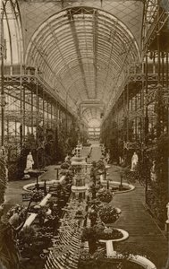 Crystal Palace, South Nave af English Photographer