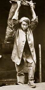 Leverer kul, tryk af Horace W. Nichols, ca. 1916 (fotogravure) af English Photographer