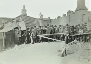 Eastferry Road frigør fra Lott, 1885 af English Photographer