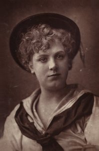 Edith Bland af English Photographer