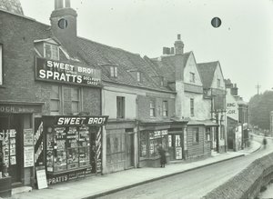 Eltham High Street: kigger mod vest fra Saint John