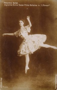 Enrica Varasi, prima ballerina i L "Amour ved Alhambra Ballet, London af English Photographer