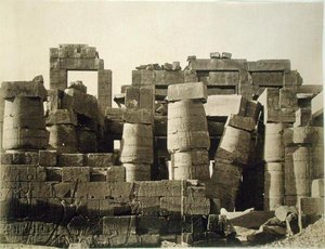 Udvendig udsigt over hypostilen af det store tempel i Karnak af English Photographer