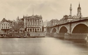 Fishmongers Hall og London Bridge af English Photographer