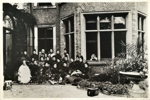 Florence Nightingale, Sir Harry og Lady Verney og Nightingale sygeplejersker på Claydon House, 1886 af English Photographer