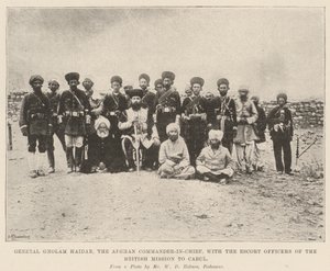 General Gholam Haidar, den afghanske øverstbefalende, med eskorteofficererne fra den britiske mission til Cabul af English Photographer