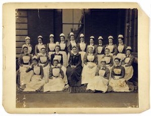 Gruppeportræt af medicinsk personale fra St. Thomass Hospital af English Photographer