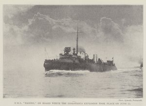 HMS Daring, om bord, hvor den katastrofale eksplosion fandt sted den 11. juni af English Photographer