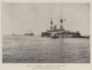 HMS Victorious grundstødte ud for Port Said af English Photographer