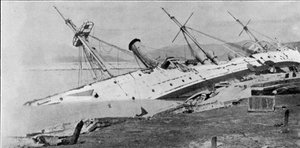 H.M Sloop Phoenix drevet i land af Hong Kong Typhoon, illustration fra The Graphic, 27. oktober 1906 af English Photographer