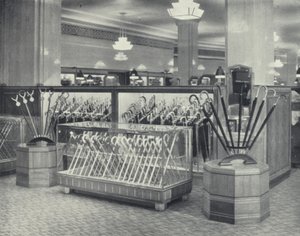 Harrods, paraplytæller (s/h-billede) af English Photographer