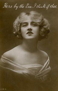 Her ved havet tænker jeg på dig, postkort sendt i 1913 af English Photographer