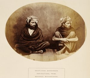 Hootiyana Dhoondees, Agricultural Tribe, Soonnee Mahomedans, Mooltan, fra The People of India, af J. Forbes Watson, udgivet i 1868 (albumenprint)