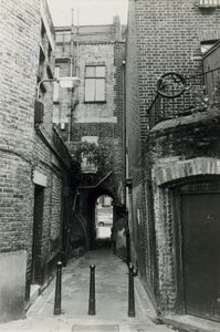 Jack the Ripper: Woods Buildings, Whitechapel Road af English Photographer