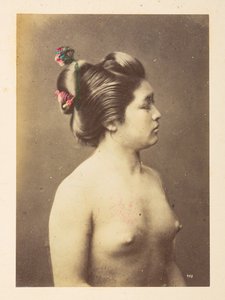 [japansk] Piger bader, Halvlængde højre profilportræt af en nøgen ung kvinde,  Fotograf: Ukendt  Lucas Collection: Fotografisk optagelse af Charles James og Morton P, Lucas