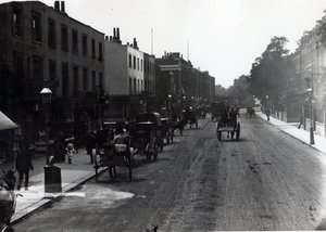 Kensington High Street, London af English Photographer