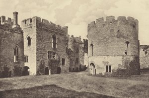 Ludlow Castle, den indre afdeling og det runde kapel (s/h-foto) af English Photographer