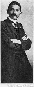 Mahatma Gandhi (1869-1948) som barrister i Sydafrika, ca. 1900 af English Photographer