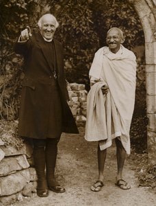 Mahatma Gandhi, indisk leder af bevægelsen for uafhængighed fra britisk styre (s/h foto) af English Photographer