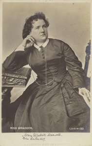 Mary Elizabeth Braddon af English Photographer