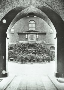 Millbank Prison: Kapel gennem buegang, 1885 af English Photographer