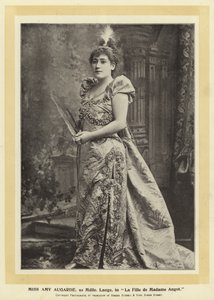 Miss Amy Augarde, som Mdlle Lange, i La Fille de Madame Angot af English Photographer