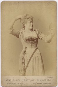 Miss Ellen Terry som Margaret (s/h-foto) af English Photographer