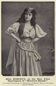 Miss Roberts, som den ærede Ethel Sportington i Marokko Bound af English Photographer