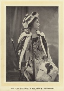 Miss Winifred Emery, som Miss Linley i Dick Sheridan