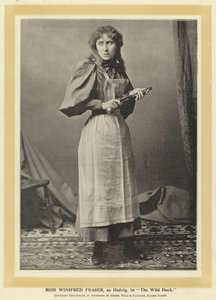 Miss Winifred Fraser, som Hedvig, i Den vilde ælling af English Photographer