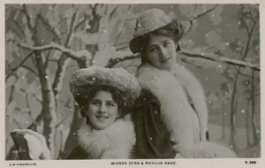 Savner Zena og Phyllis Dare af English Photographer