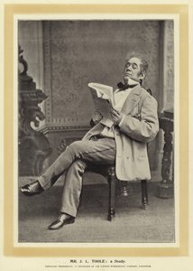 Mr J L Toole: en undersøgelse af English Photographer