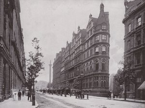 Northumberland Avenue, med Constitutional Club af English Photographer