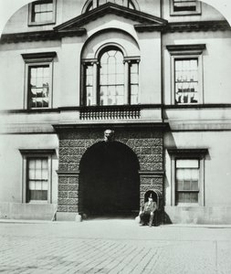Northumberland House, Charing Cross, Westminster LB: gårdhave, 1880 af English Photographer