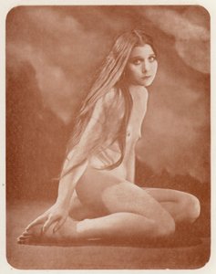 Nudistisk kunst: Dolores (s/h-foto) af English Photographer