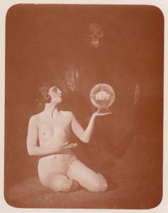 Nudistisk kunst: Den usynlige torn (s/h-foto) af English Photographer